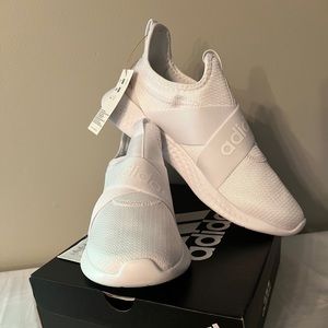 Woman ADIDAS white 9.5 NWT tennis shoes